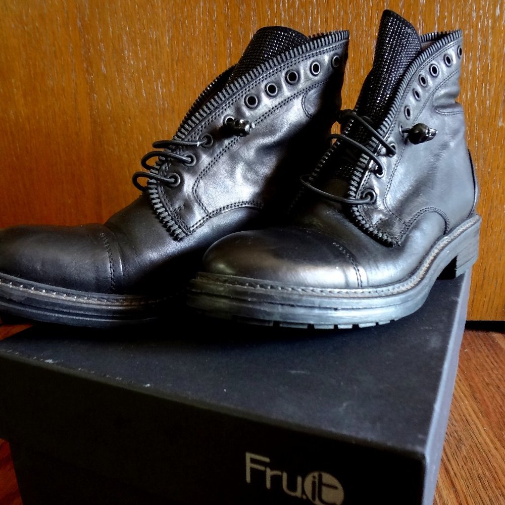 ITALIAN TAGLIA boots by FRUIT